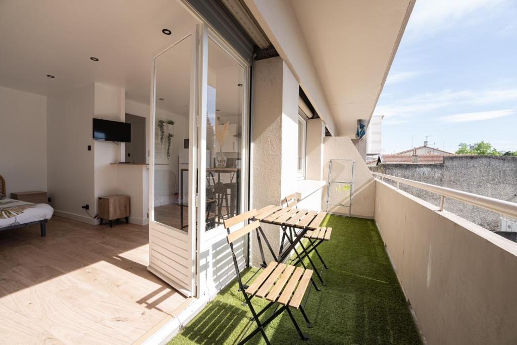 Appartement Studio moderne refait à neuf avec balcon 42 Avenue Sadi Carnot 26000 Valence