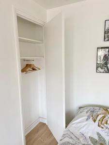 Studio moderne refait à neuf avec balcon