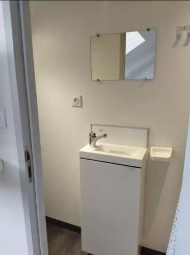 Studio n14 rénové en plein centre ville rue bruat
