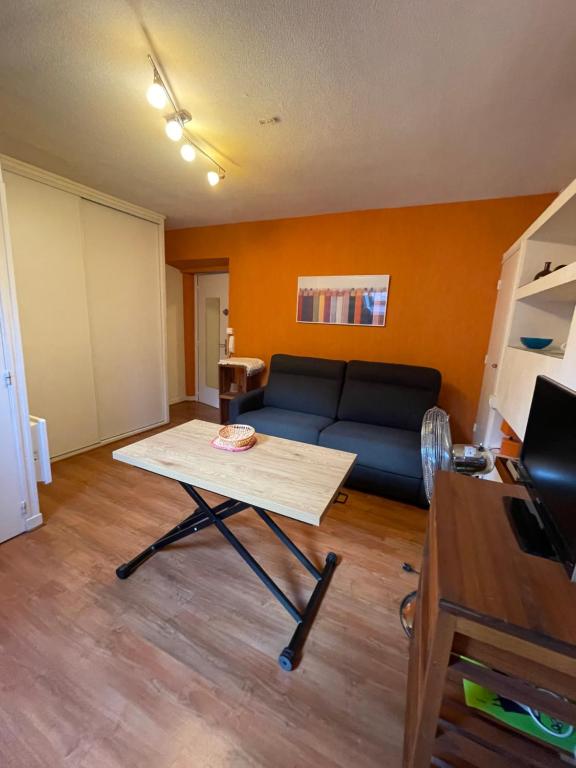 Appartement Studio N5 au cœur de Bagneres de Bigorre- curiste 5 Rue Victor Hugo 65200 Bagnères-de-Bigorre