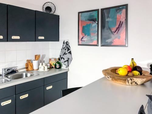 Studio near Altstadt /w Workspace, Feng-Shui & Art