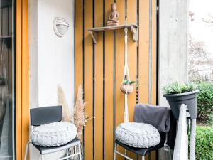 Studio near Altstadt /w Workspace, Feng-Shui & Art