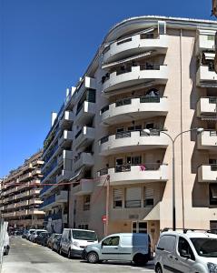 Studio neuf 25 m2, terrasse 35 m2 proche port Nice, Centre ville