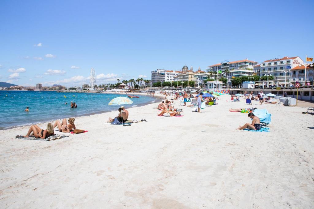 Studio neuf à 100 m des plages et de la gare 33 Rue Vauban, 83700 Saint-Raphaël