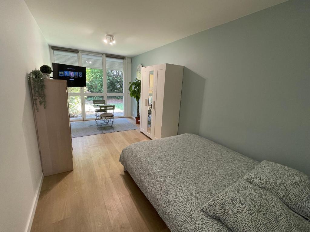 Studio Neuf avec JARDIN, à 550m de la Gare (RER A) 6 Les Maradas Mauves, 95000 Pontoise