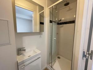 Studio Neuf avec JARDIN, à 550m de la Gare (RER A)