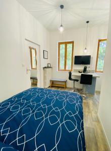 Studio neuf bien placé, jardin et parking gratuit