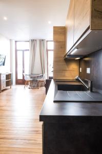 Studio NEUF, charme de l'ancien, balcon, Netflix 4K - 3 étoiles, 4 diamants
