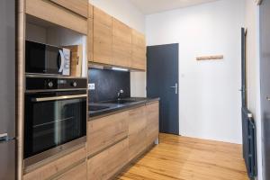Studio NEUF, charme de l'ancien, balcon, Netflix 4K - 3 étoiles, 4 diamants