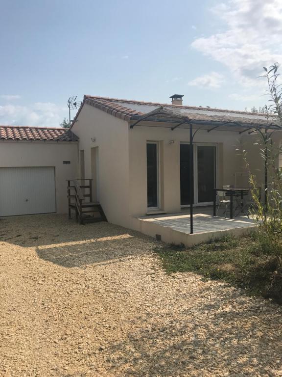 Appartement studio neuf climatisé 143 chemin de Servas Bissargue et la Bastide 30500 Les Fumades-Les Bains