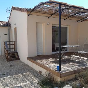 Appartement studio neuf climatisé 143 chemin de Servas Bissargue et la Bastide 30500 Les Fumades-Les Bains Languedoc-Roussillon