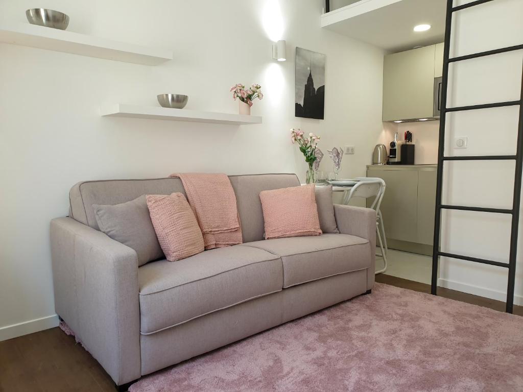 Appartement STUDIO NEUF ET CHARMANT VIEIL ANTIBES 27 Rue Guillaumont 06600 Antibes