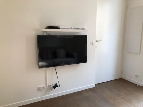STUDIO NEUF ET CHARMANT VIEIL ANTIBES