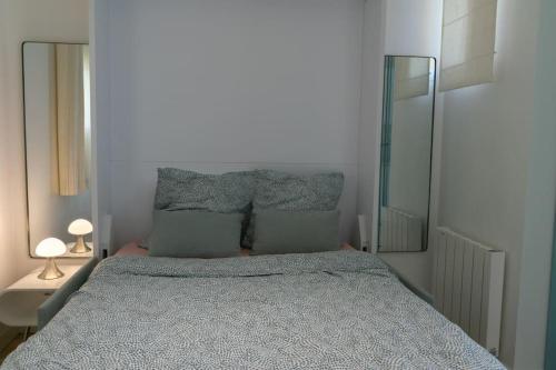 Studio Neuf, Meublé et climatisé+ terrasse privée