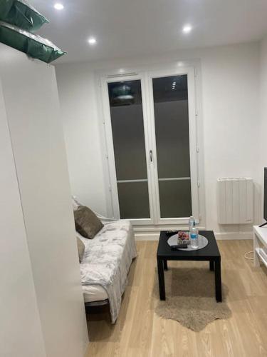 Studio neuf très bien aménagé