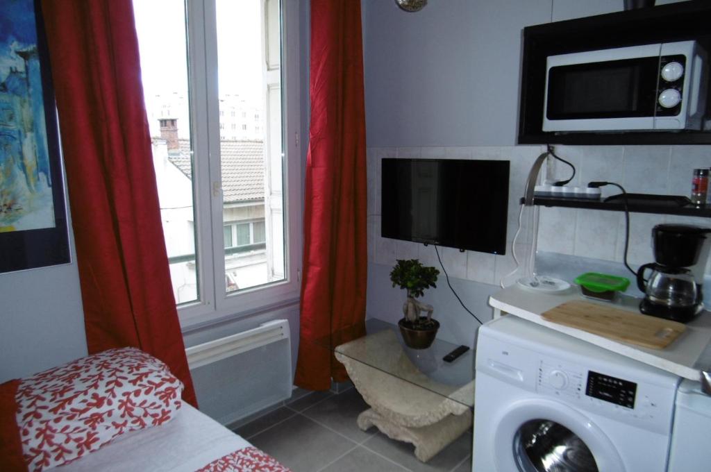 Appartement Studio non fumeur, proche gare Châteaucreux et centre-ville, accés rapide à l'autoroute 60 Rue Richelandière- 2ème étage 42100 Saint-Étienne