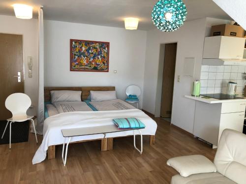 Studio Ochsenfurt mit sonnigem Balkon