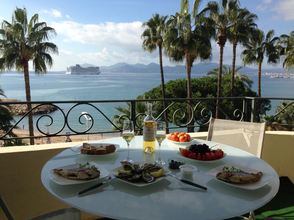Studio on the Croisette with sea view Croisette 81, 06400 Cannes
