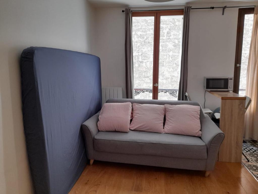 Appartement Studio Paris 11 calme quartier central, animé, proche metro 15 Rue Moret 75011 Paris