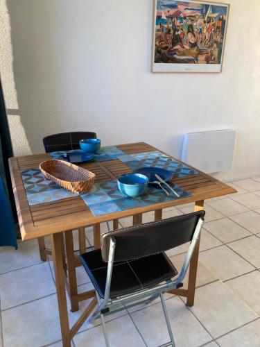 studio ,parking , plage