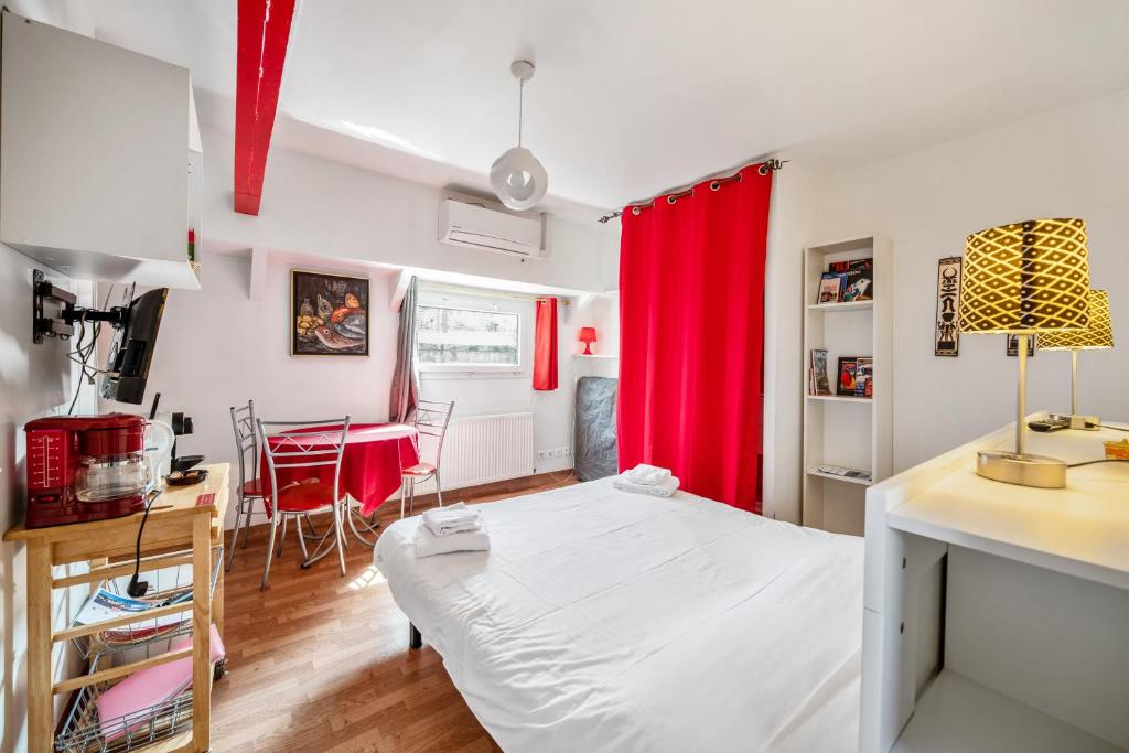 Appartement Studio Peniche au coeur de Lyon pour 2 personnes, insolite et calme 11 Quai Rambaud 69002 Lyon