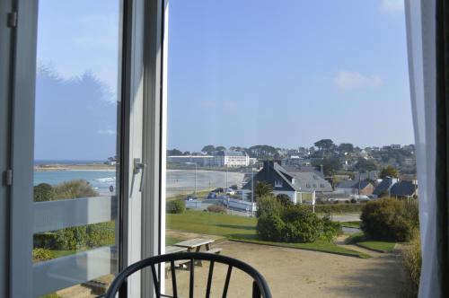 Studio piscine et vue mer