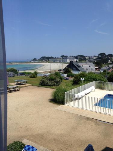 Studio piscine et vue mer