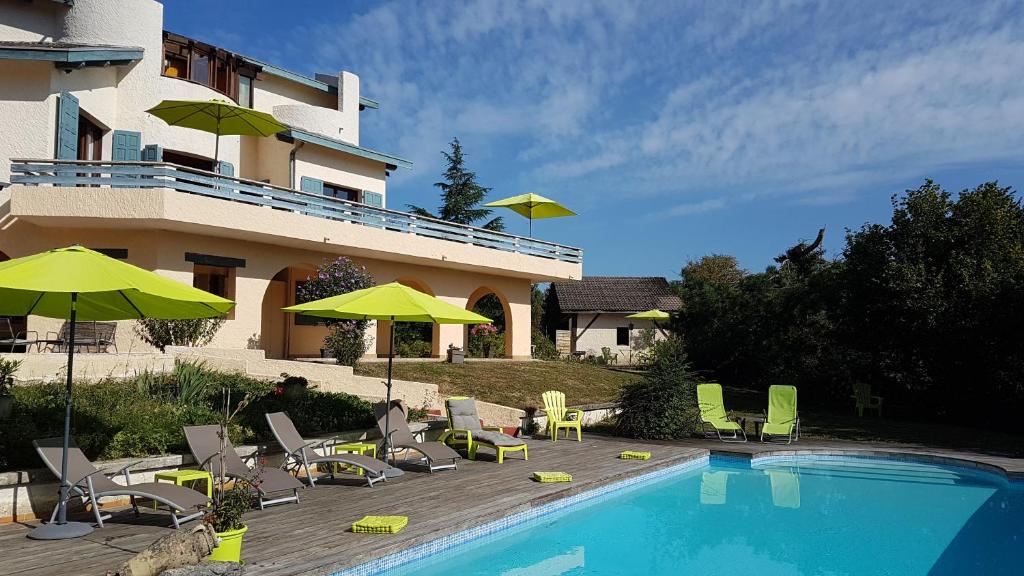 Studio plein centre avec garage, piscine et gardien