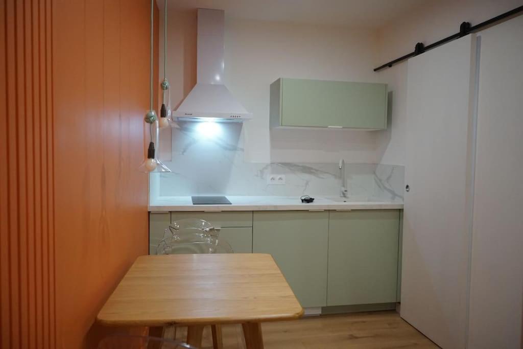 Appartement Studio plein centre-ville 32 Rue du Grand Couvent 30000 Nîmes