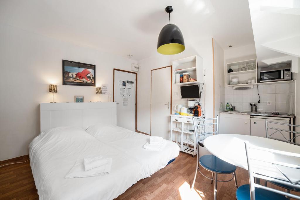 Appartement Studio Pniche pour 2 personnes, insolite et charmant 11 Quai Rambaud 69002 Lyon