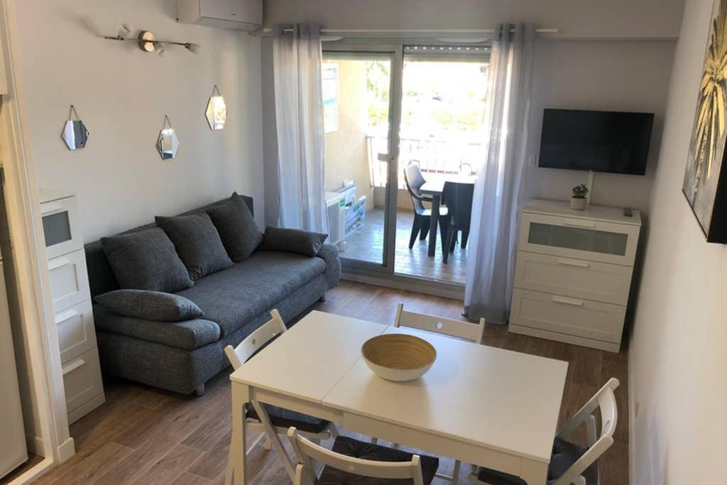 Appartement STUDIO Port de Hyères proche des Plages 5 Avenue de la Gavine 83400 Hyères