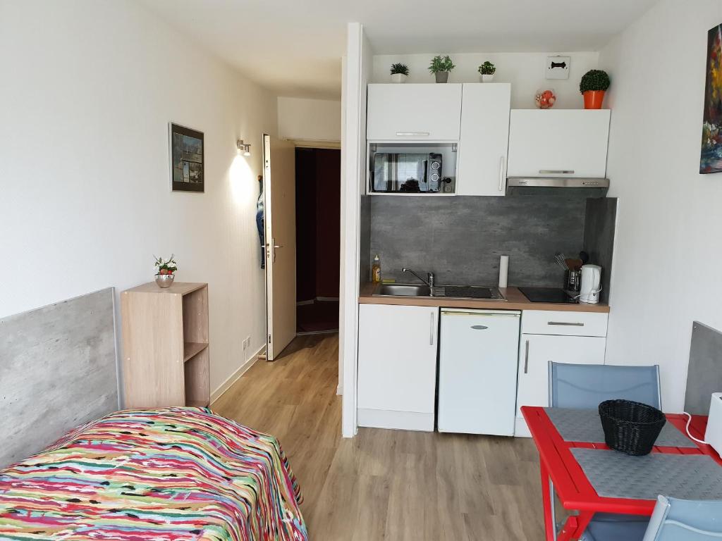 Appartement Studio port de plaisance 125 voie de La Bauquiére Résidence Porte Océane porte B n°7 85100 Les Sables dʼOlonne