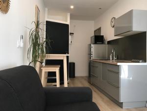 Appartement Studio Port Moderne HyperCentre Lumineux Climatisé 3ème étage 2 Place Gambetta 83000 Toulon Provence-Alpes-Côte d\'Azur