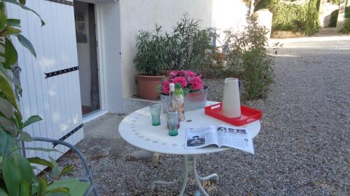 STUDIO pour 2 PERSONNES à RASTEAU