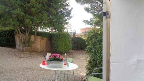 STUDIO pour 2 PERSONNES à RASTEAU