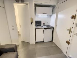 Studio PROCHE CROISETTE MINERVE MON5519