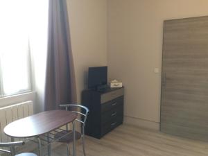 STUDIO proche gare avec kitchenette et wifi - porte rouge