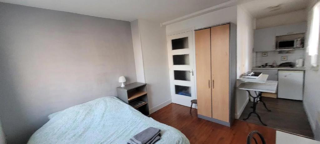 Appartement Studio proche gare et centre-ville 2ème Etage - Porte GAUCHE 127 Rue d'Auge 14000 Caen