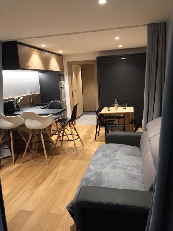 Appartement Studio proche pistes Chantemerle Immeuble le THABOR Rue du Saint-Bernard 05330 Saint-Chaffrey