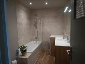 Studio Quartier Château - Wifi - Garage individuel à clé - Electroménager complet