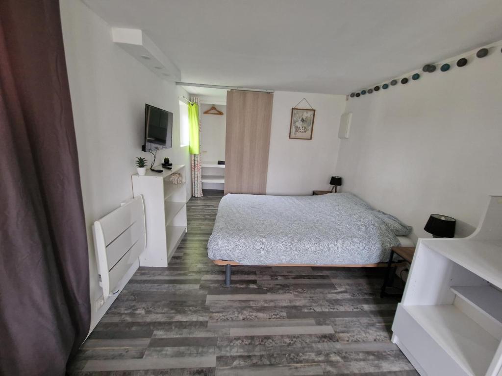 Appartement Studio quartier marais, terrasse en rez de jardin, netflix 77 Avenue Arnaud de Vogue 18000 Bourges