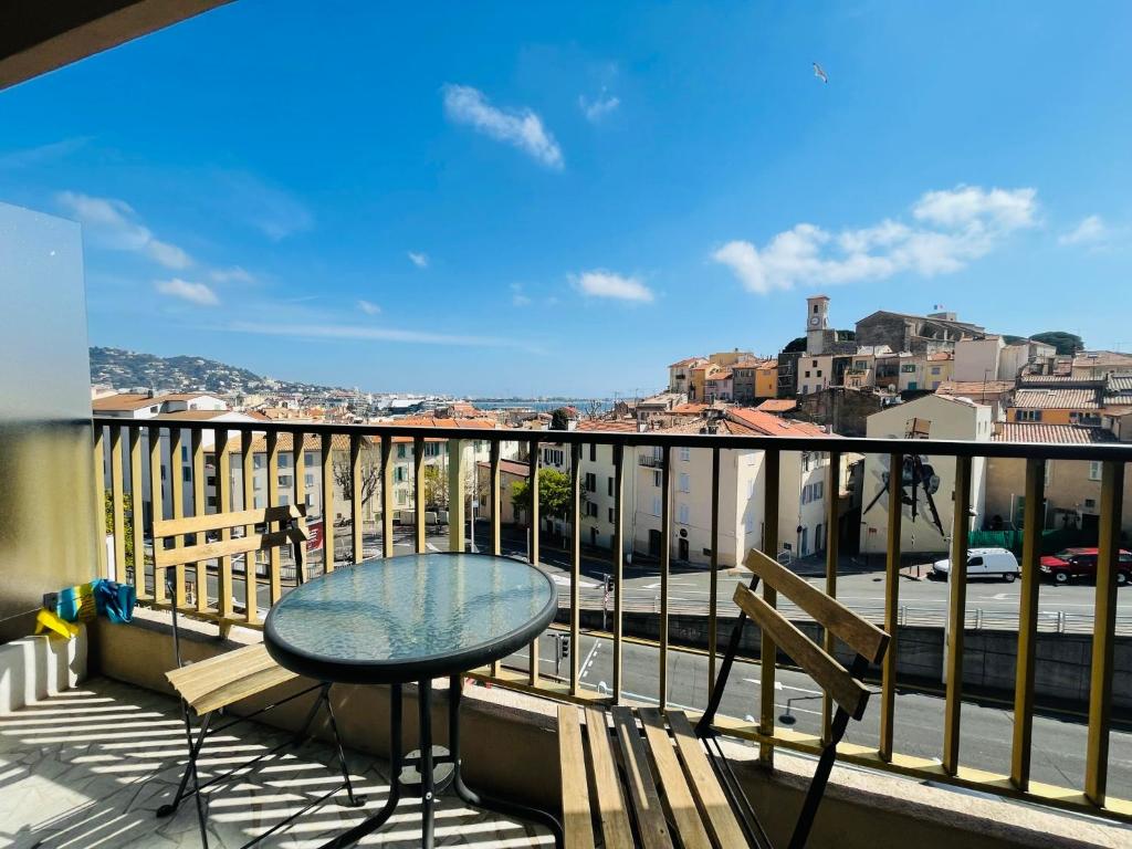 Studio quartier Suquet vue Mer 15 rue des Tambourinaires, 06400 Cannes