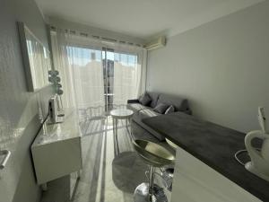 Appartement Studio quartier Suquet vue Mer 15 rue des Tambourinaires 06400 Cannes Provence-Alpes-Côte d\'Azur