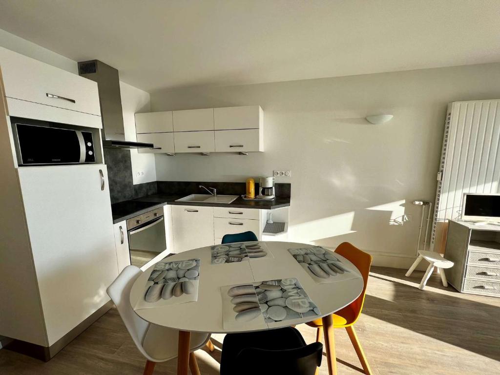 Studio Quiberon, 1 pièce, 2 personnes - FR-1-478-137 Rue de Pouligner Résidence les DAUPHINS, 56170 Quiberon