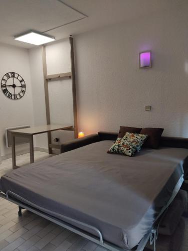 STUDIO RDJ TERRASSE PISCINE SANARY SUR MER