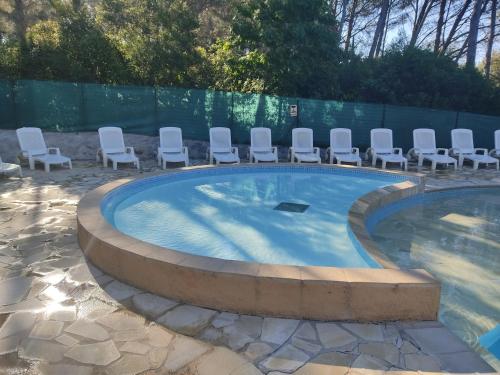 STUDIO RDJ TERRASSE PISCINE SANARY SUR MER