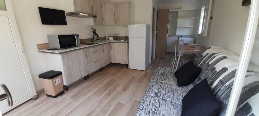 Appartement STUDIO REFAIT A NEUF - 200M DE LA PLAGE 1 Rue de la Pétanque 34340 Marseillan