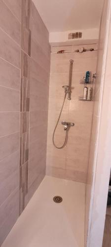 STUDIO REFAIT A NEUF - 200M DE LA PLAGE