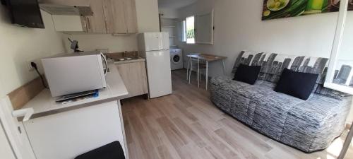 STUDIO REFAIT A NEUF - 200M DE LA PLAGE