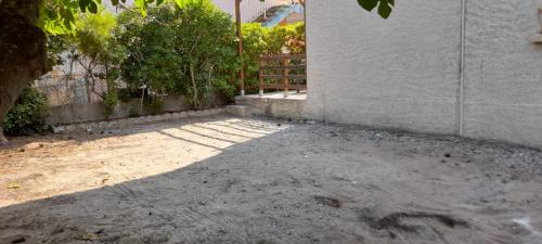 STUDIO REFAIT A NEUF - 200M DE LA PLAGE